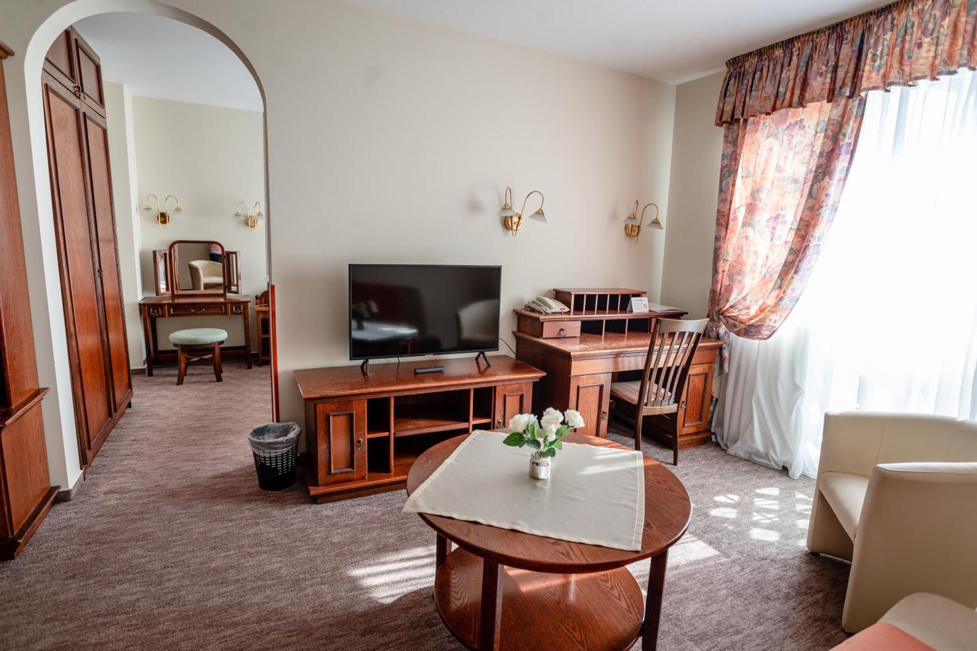 Hotel Erzsebet Hévíz Buitenkant foto